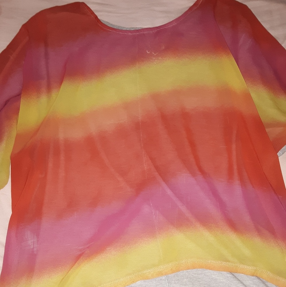 A girl shirt sleeve shirt